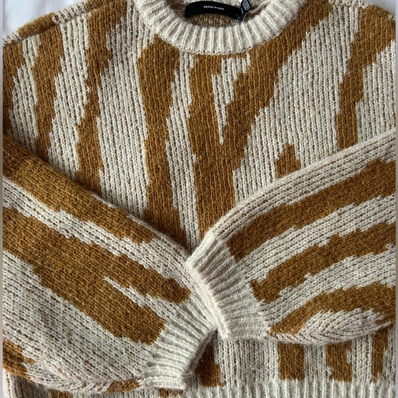 Sweater - Picture 3 of 8